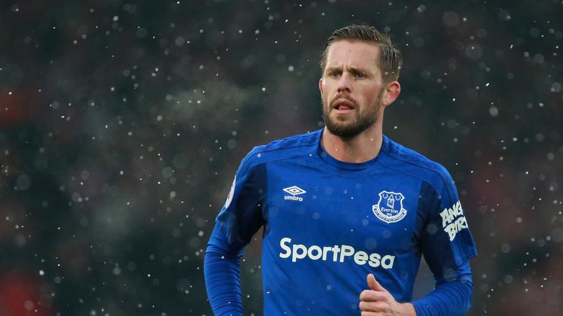 拉文关键回合不手软，深圳队冲垮太阳，当东方韧性撞碎西方傲慢